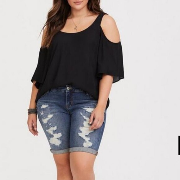 Torrid Boyfriend Bermuda Short  Vintage Stretch Medium Wash 20 - Picture 1 of 12